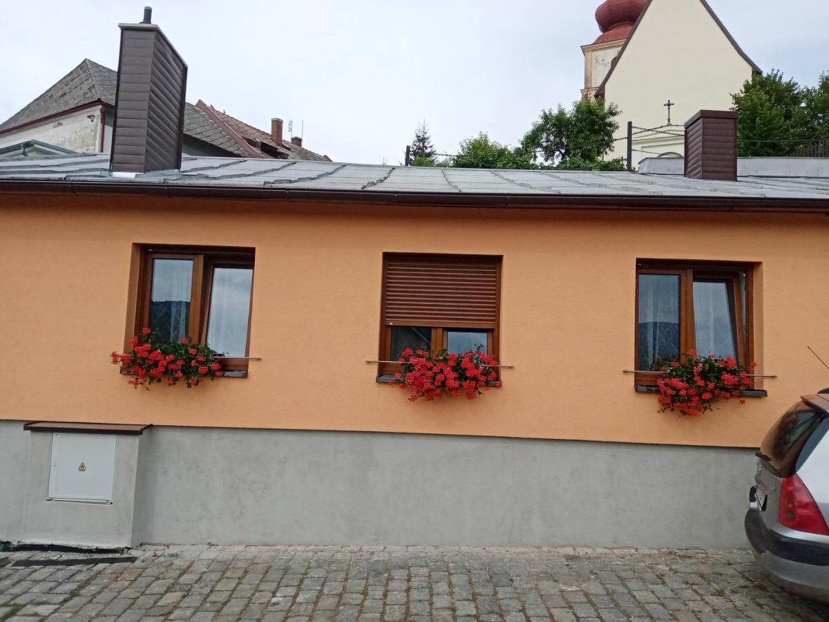 Apartmán pod kostelem Strazov Esterno foto