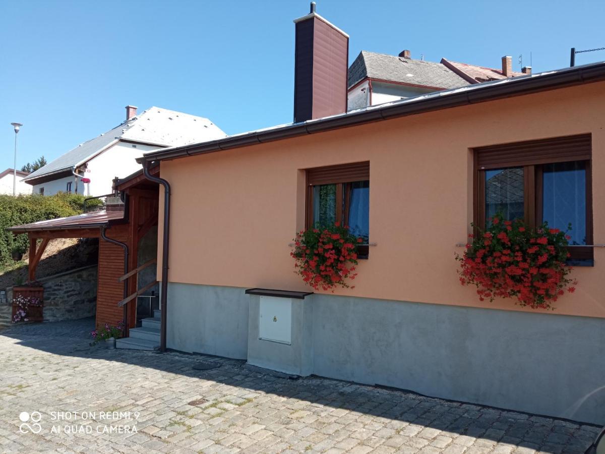 Apartmán pod kostelem Strazov Esterno foto
