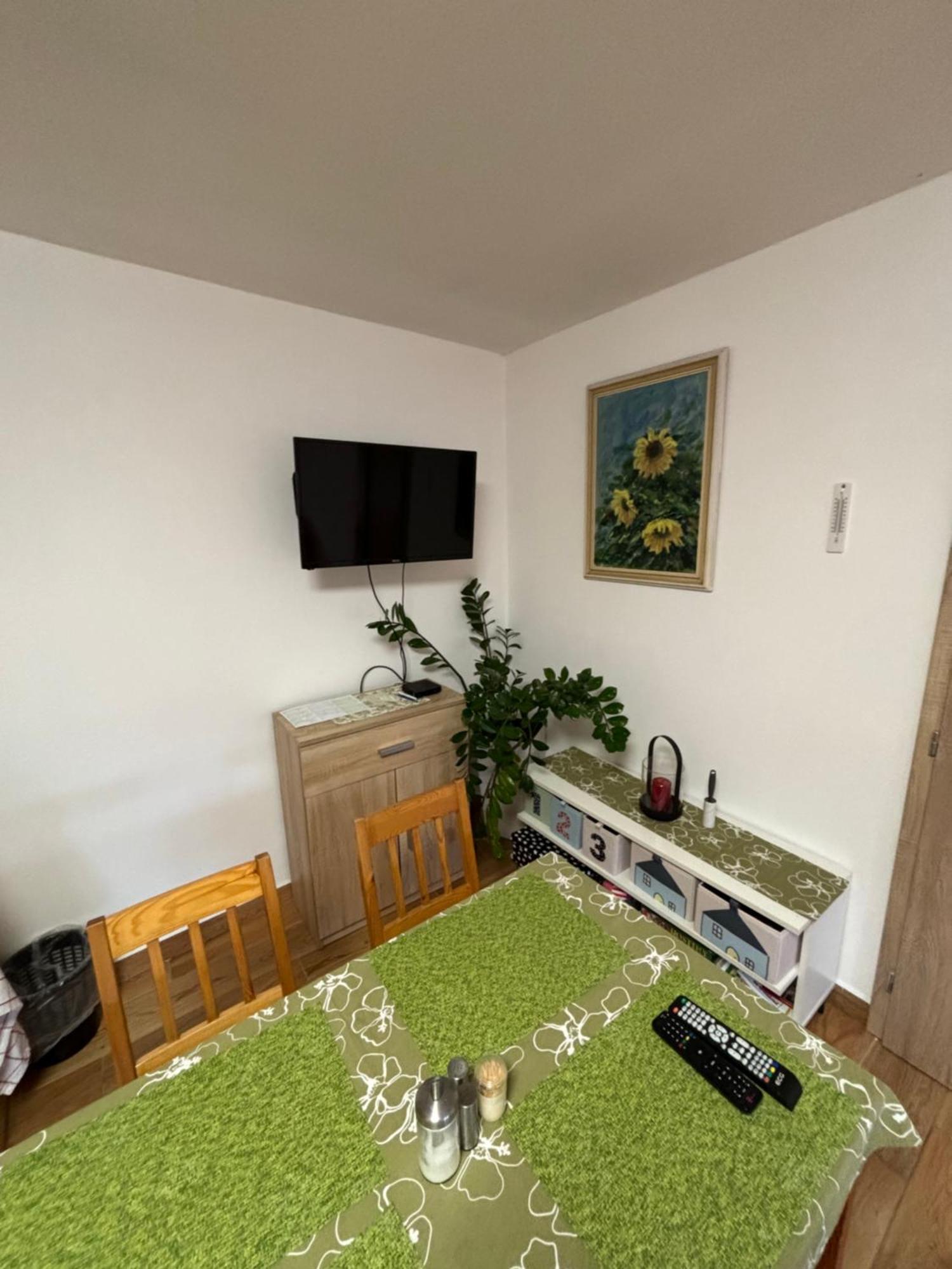 Apartmán pod kostelem Strazov Esterno foto